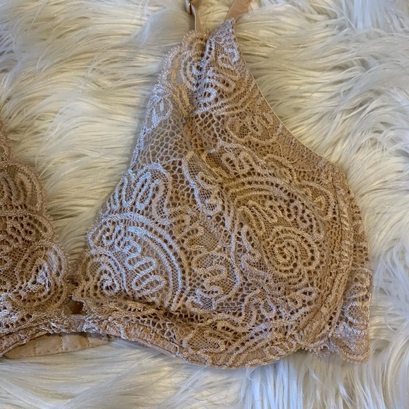 Victoria’s Secret Vary Sexy Lace Bra Size 34D - Picture 2 of 8
